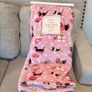 NWT Pink Super Soft Luxe Plush Throw with Dog Print